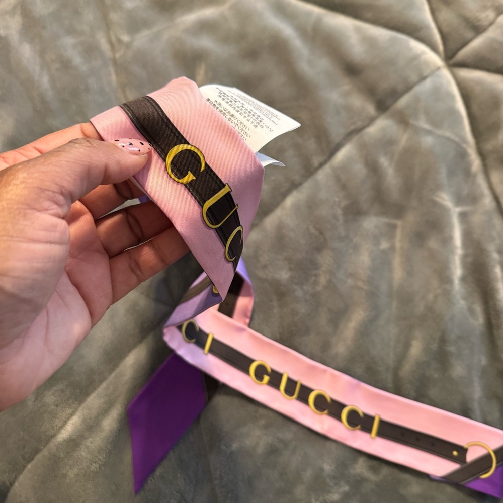 ❌❌❌❌SOLD❌❌❌❌ Gucci Purple & Pink Silk Belt-Print Twilly Scarf - Picture 6 of 9